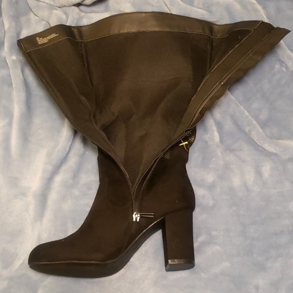 Avenue Fay Gold Embroidered Heeled Boot - Picture 4 of 7